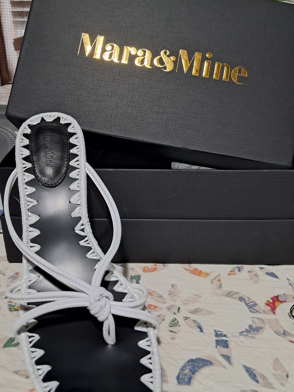 Mara & Mine White Leather Knot Toe Sandals